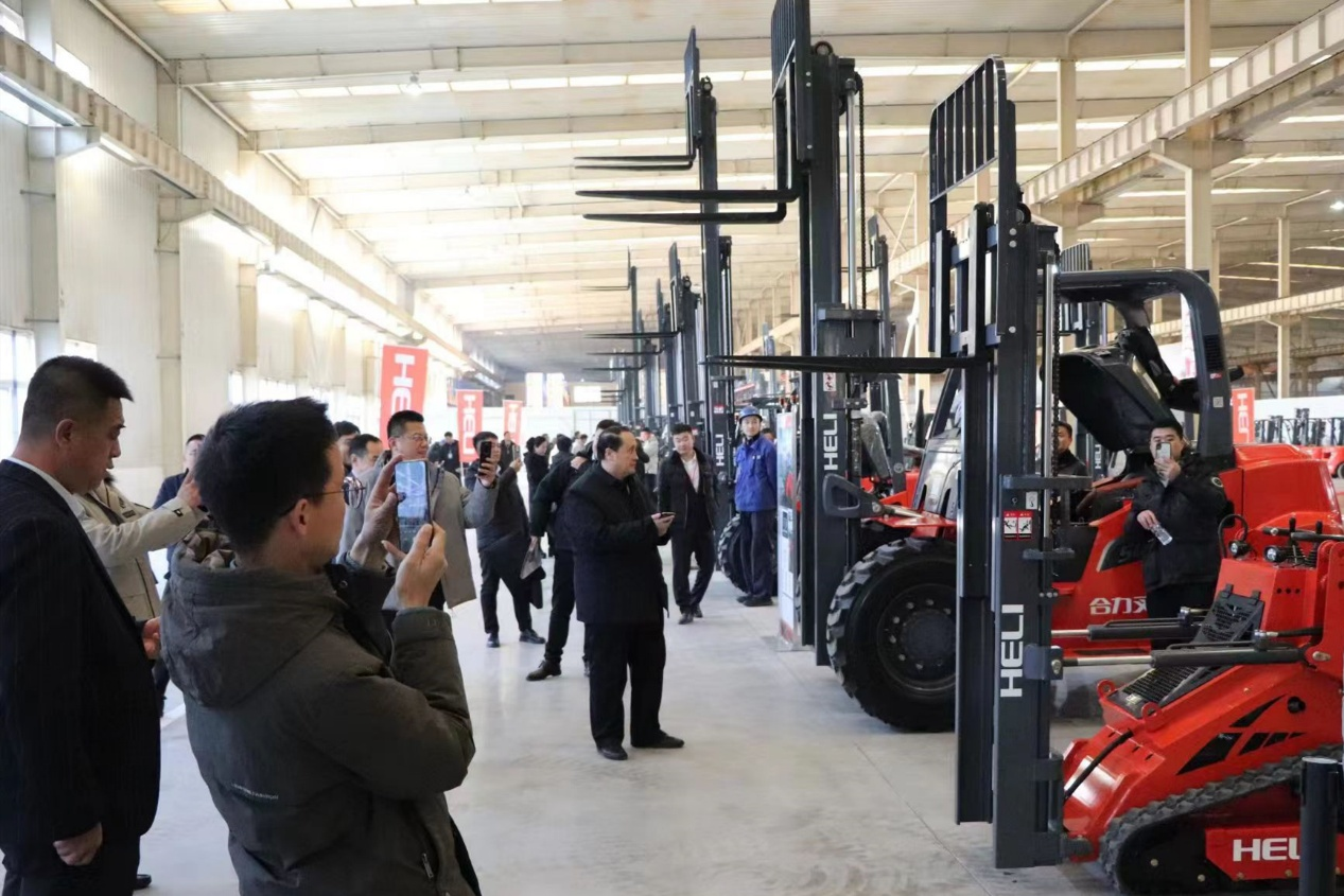 开办“j9九游会官方网站亲一家 共创赢未来”主题营销暨产品推介会.png