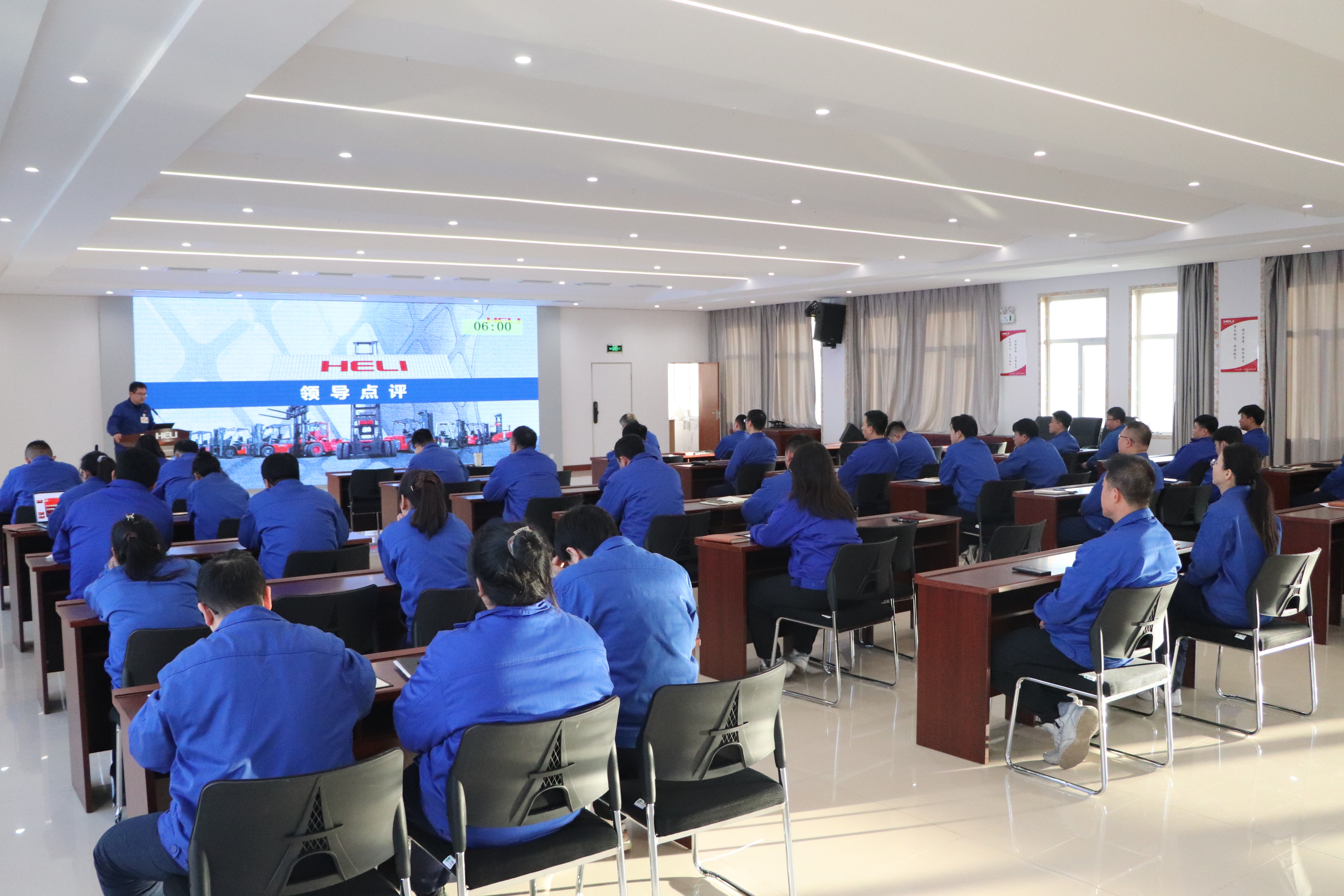 领导讲话.JPG 领导讲话.JPG