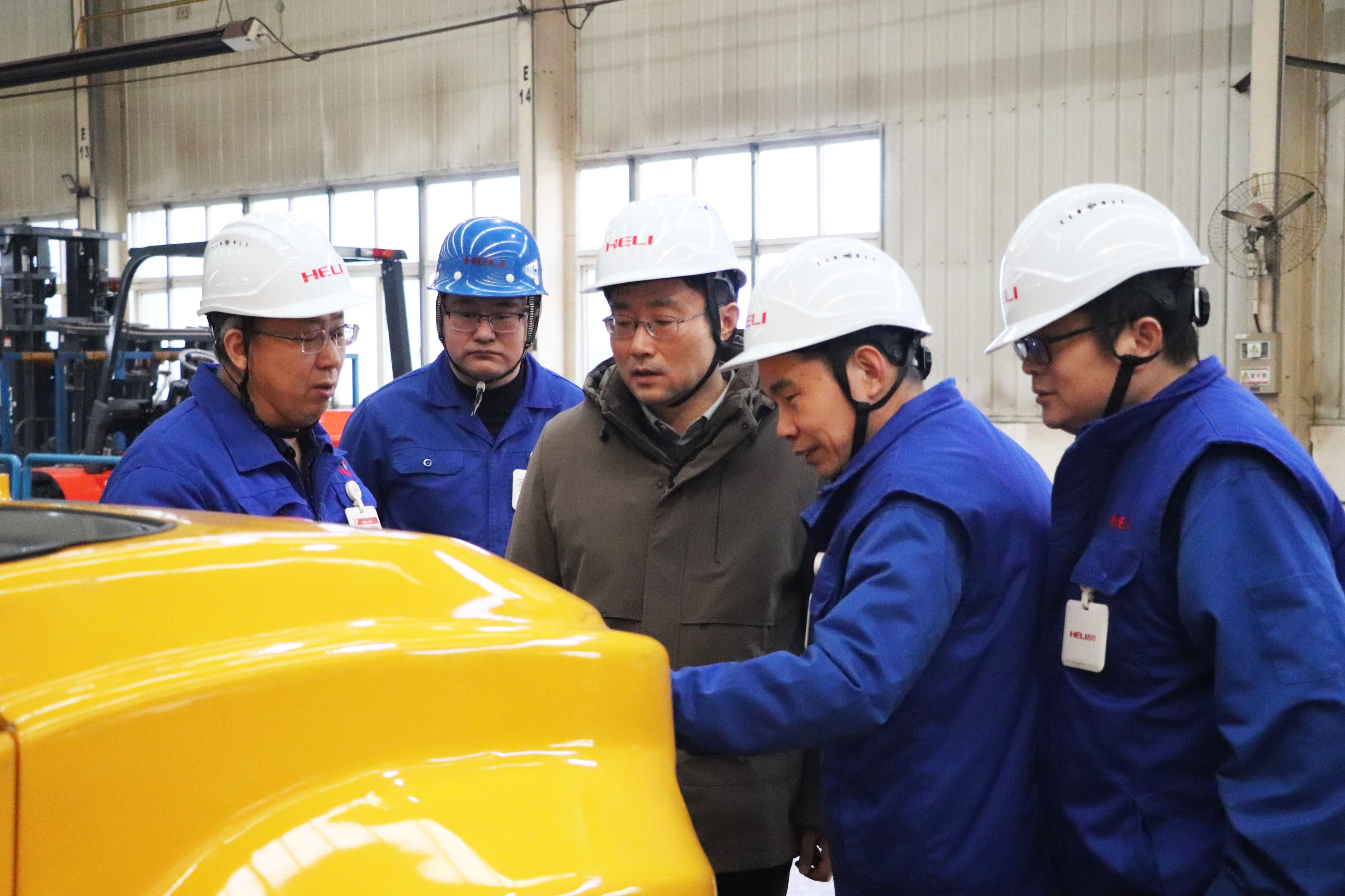 周齐齐一行深入盘锦j9九游会官方网站生产现场指导调研 拷贝.jpg