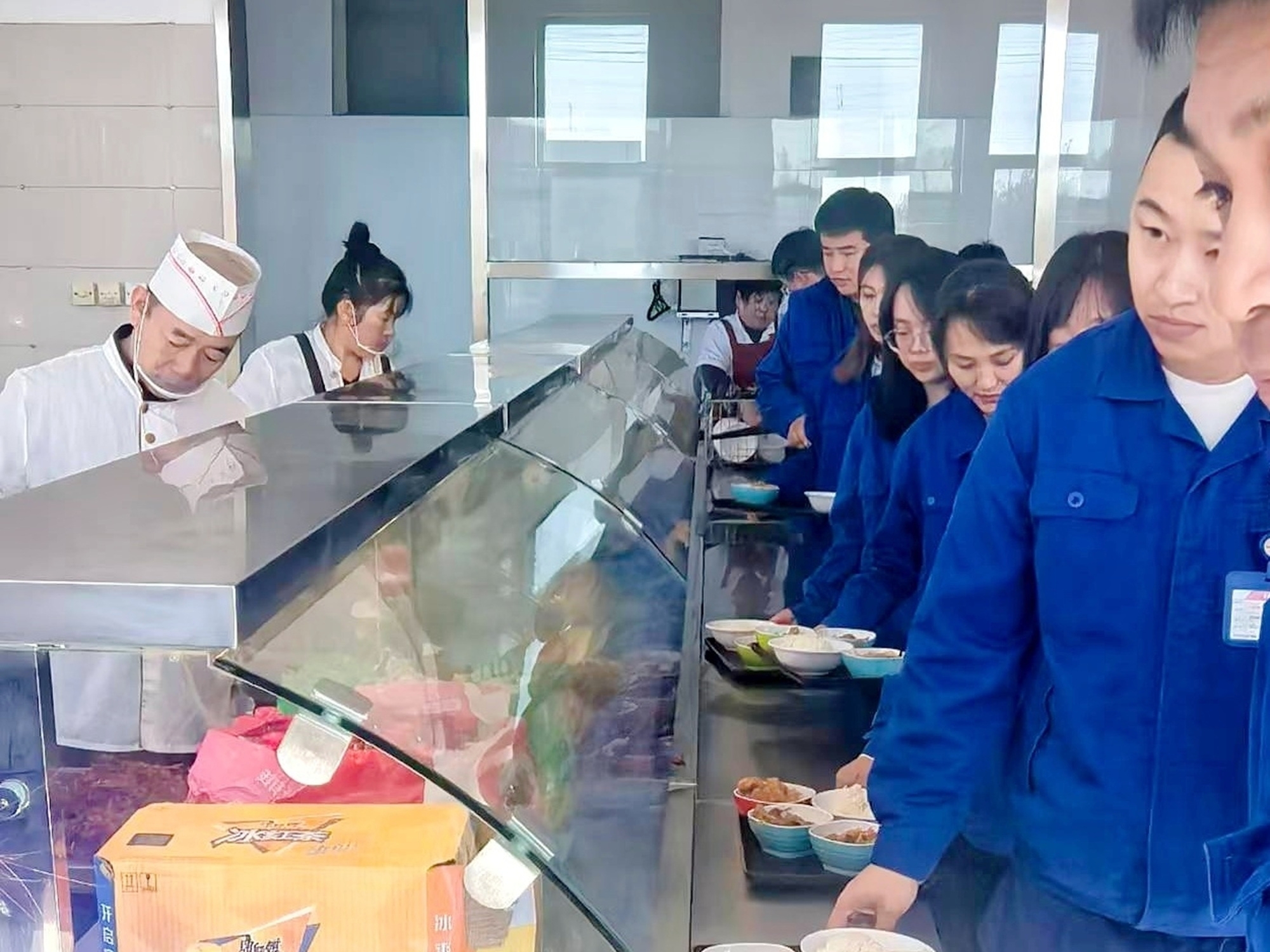 食堂.jpg 食堂.jpg