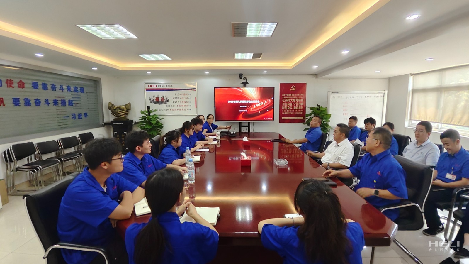 见面会现场.jpg 见面会现场.jpg